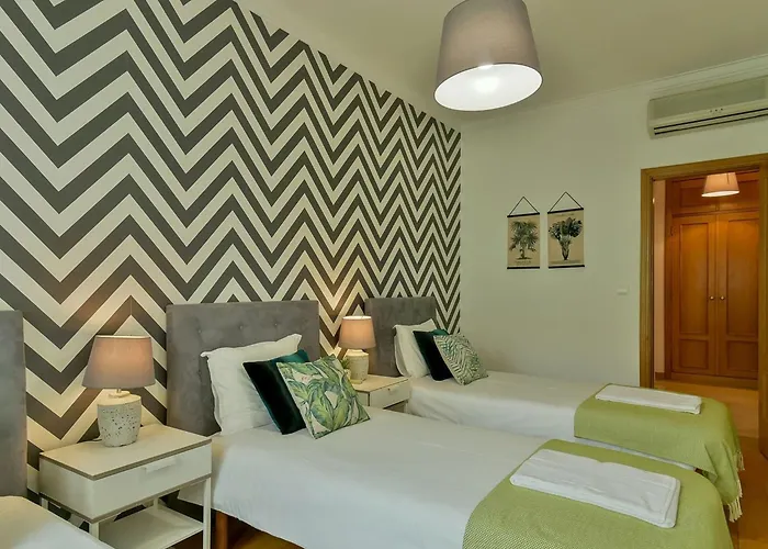 Апартаменти Zentrale In By Interhome